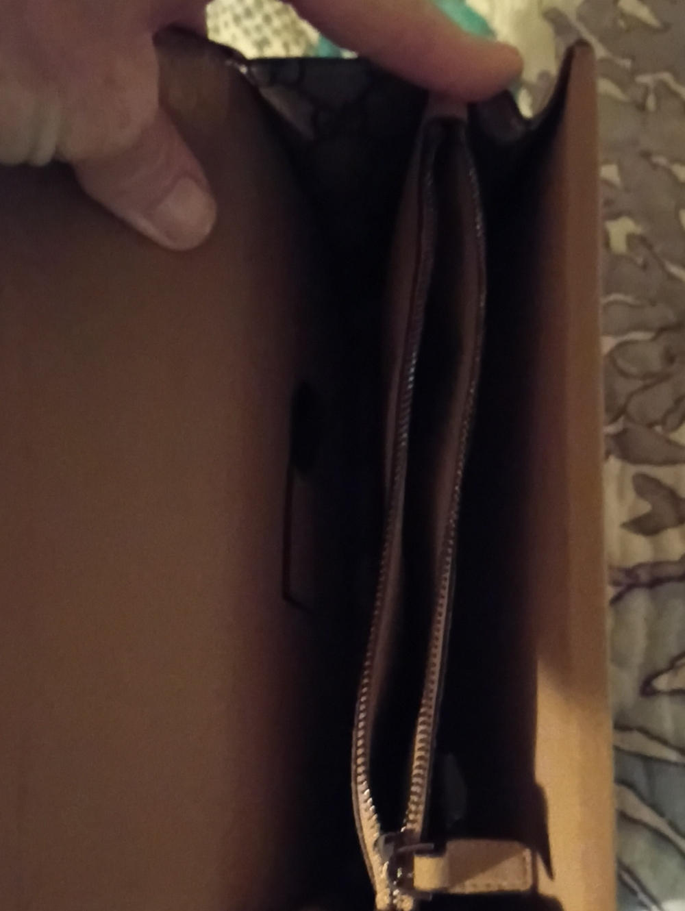 Gucci Beige GG Supreme Shoulder Bag with Silver Chain - Picture 5 of 6